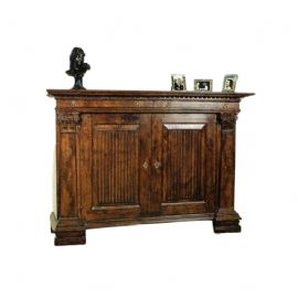 CREDENZA CON CAPITELLI