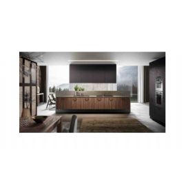 CUCINA LINEARE CON COLONNE LATERALI E SOGGIORNO IN CARATTERE