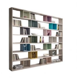 LIBRERIA A GIORNO CON VARIE ESSENZE DI COLORI