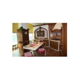 CUCINA IN MURATURA SU MISURA IN NOCE