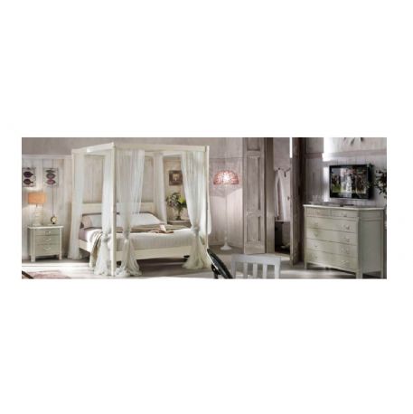 CAMERA CON LETTO BALDACCHINO