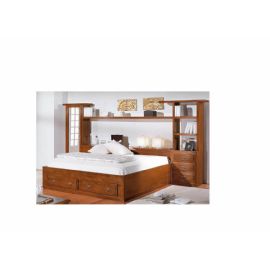 CAMERA MASSICCIA CON MENSOLE AD ALCOVA